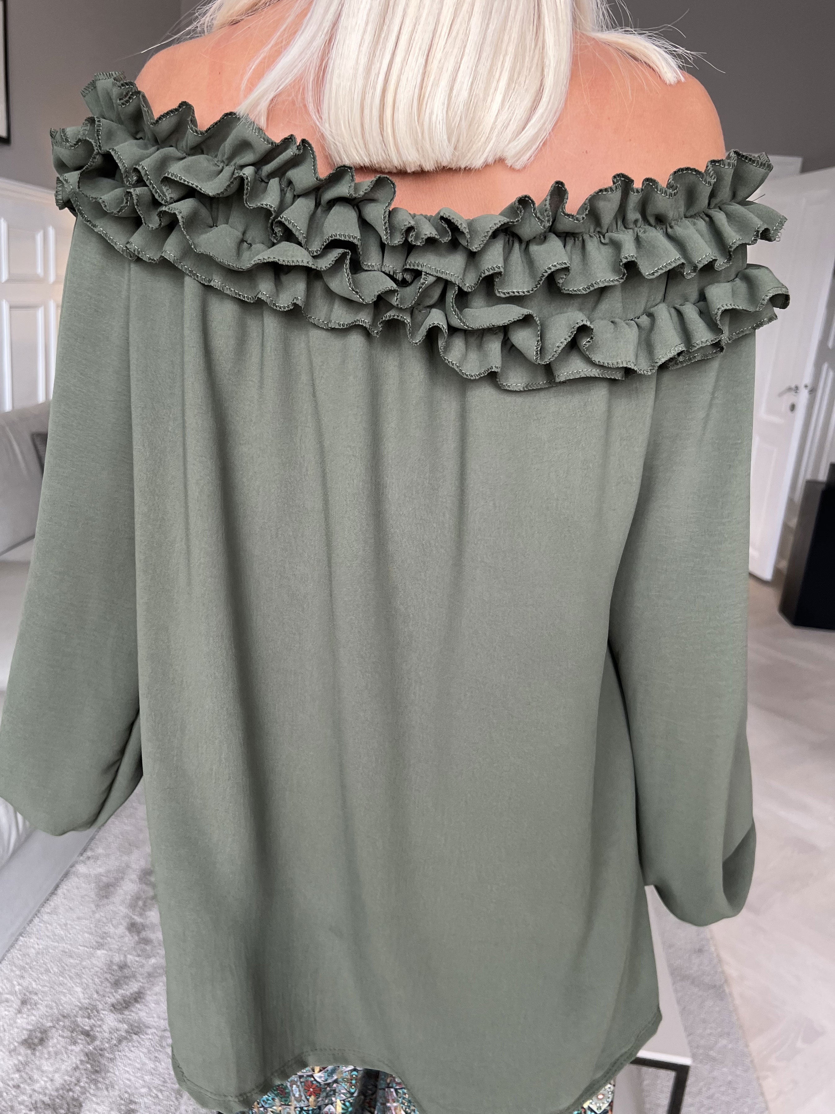 Chili - Fineste tunika bluse med flæser i udskæringen